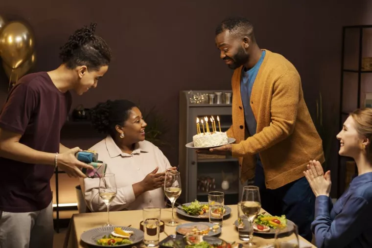 Quelle est la différence principale entre un restaurant gastronomique et bistronomique pour fêter un anniversaire ?, Brest, Jour de Fête